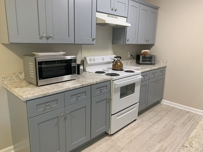 Building Photo - Beautiful Furnished Condo with 3 month lease