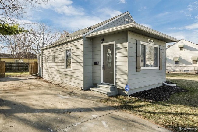 Building Photo - 11052 Studebaker Ave