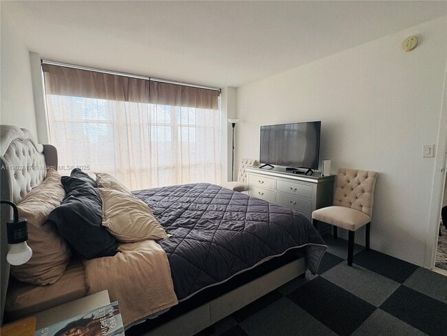 Foto del edificio - 17021 N Bay Rd