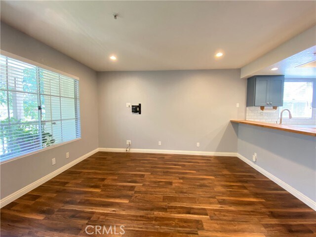 Foto del edificio - 8718 E Indian Hills Rd