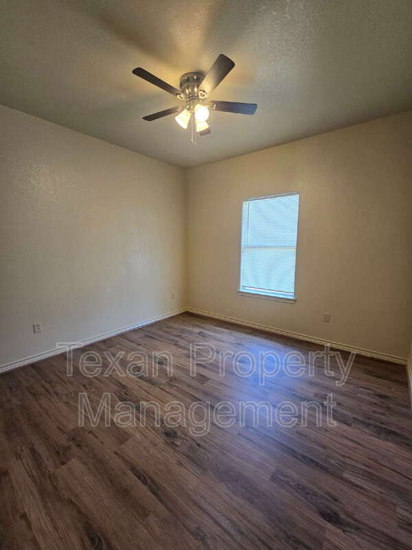 Building Photo - 3711 Mandy Dr