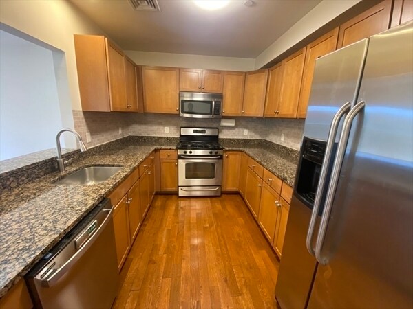 Foto del edificio - 391 Pleasant St