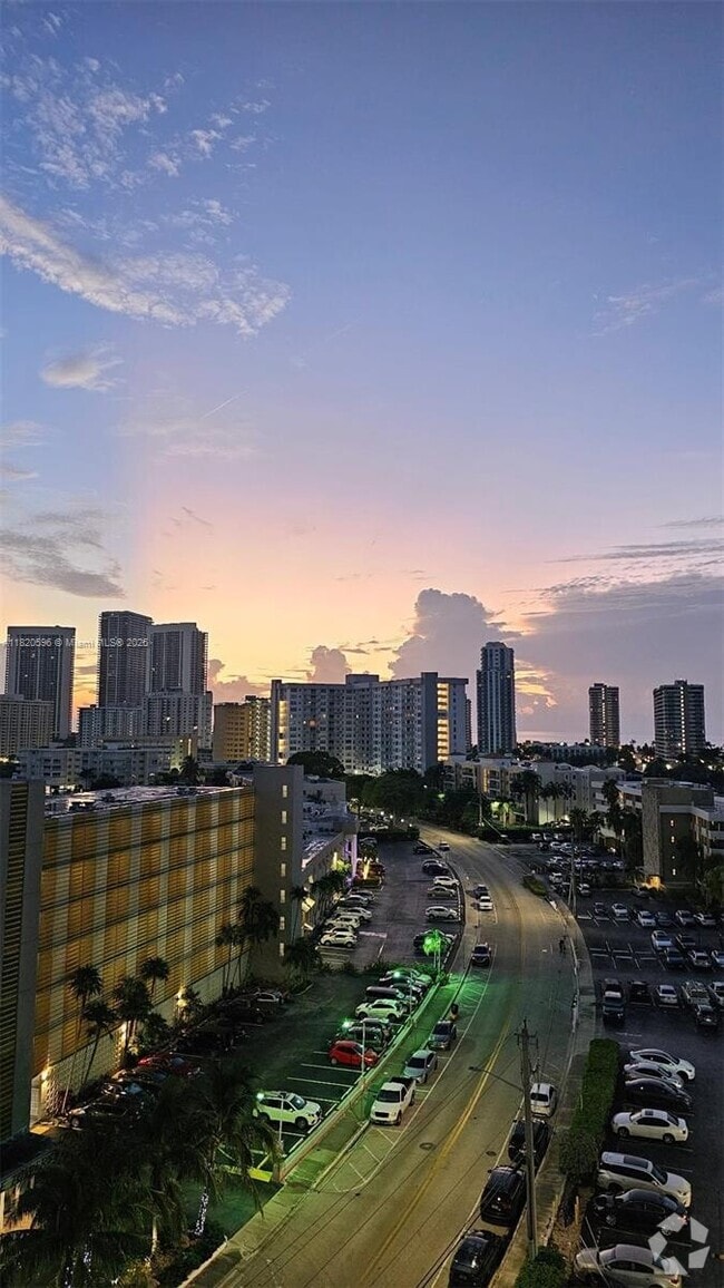 Building Photo - 401 Golden Isles Dr