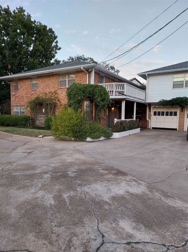 Foto del edificio - 2821 Eastgrove Ln