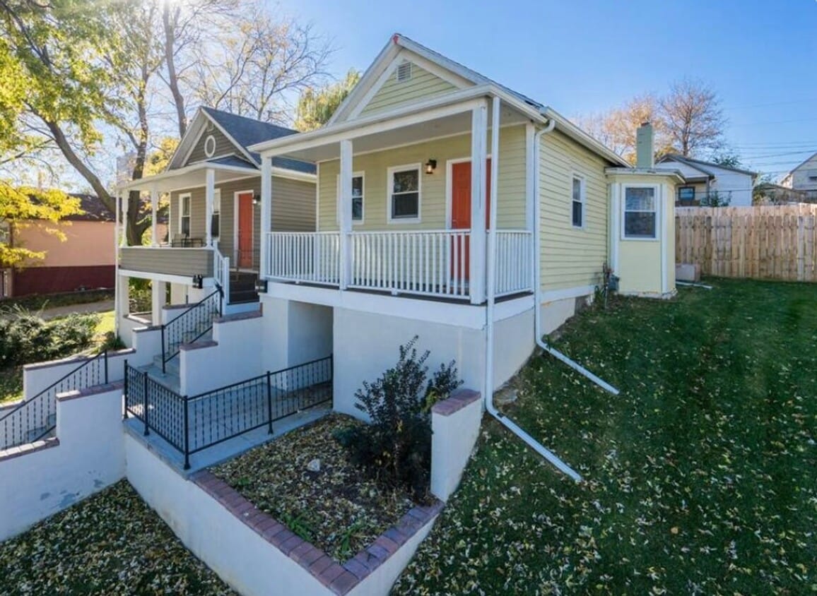 Primary Photo - Charming 1 Bedroom with Fenced Yard & Park...
