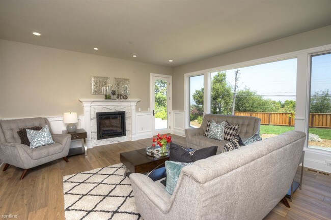 Foto del edificio - 1090 Lakeview Way