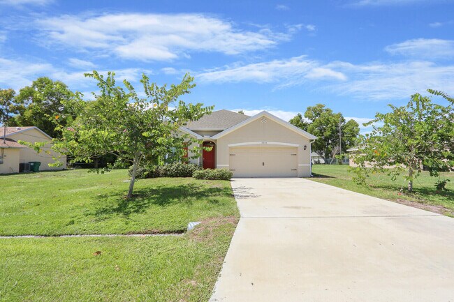 Building Photo - 2550 SE Rock Springs Dr