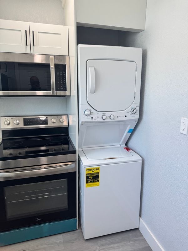 Building Photo - 803 E Cayuga St