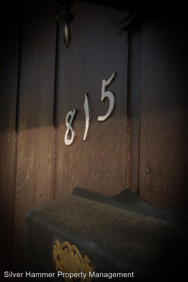 Foto del edificio - 3 br, 2 bath House - 815 N Elmer St.