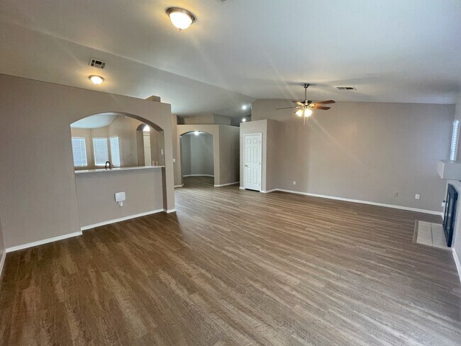 Foto del edificio - 104 Cloudcrest Dr