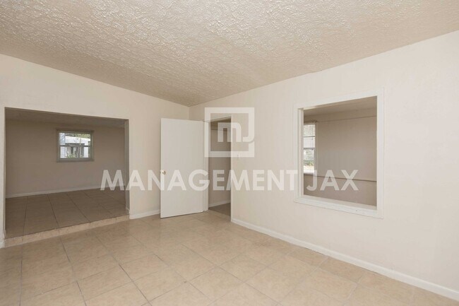 Building Photo - 5838 Abelia Rd