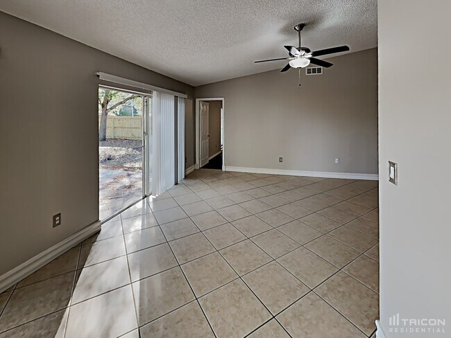 Building Photo - 1611 Crossridge Dr