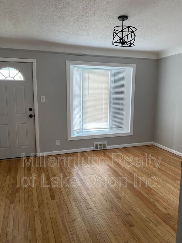 Building Photo - 636 Lebaron Ave