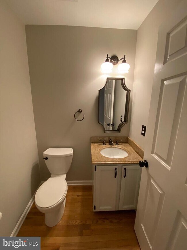 Foto del edificio - 1468 Chestnut Ct
