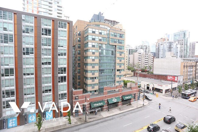 Photo du bâtiment - The Rolston 1 Bedroom Apartment For Rent 713-1325 Rolston St Vancouver: VADAPM.com