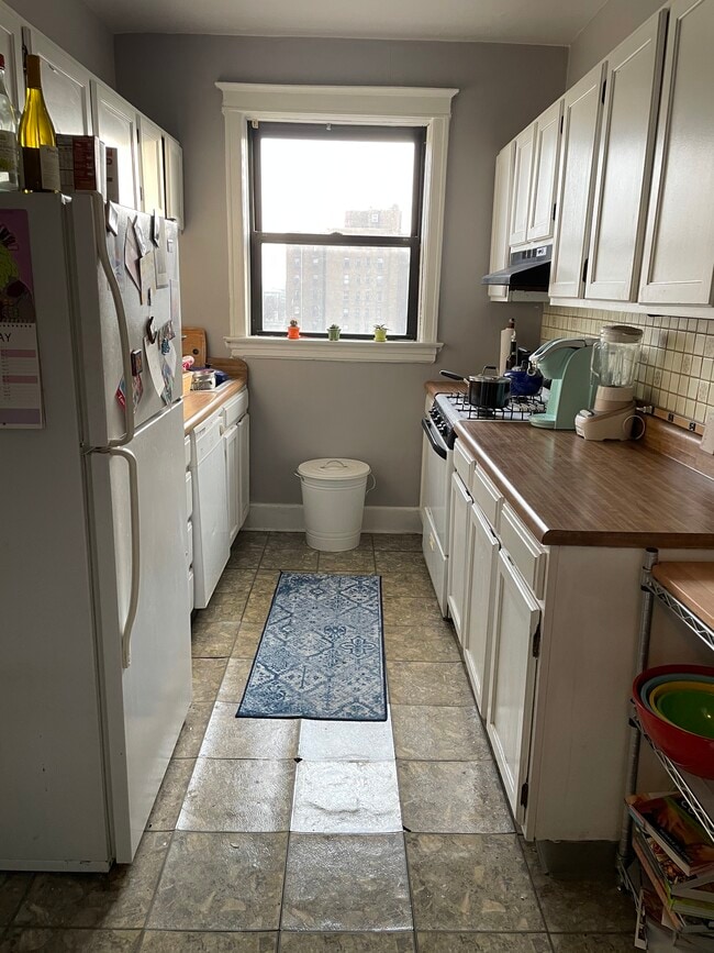 Kitchen - 4515 Maryland Ave