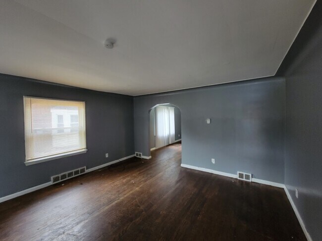 Building Photo - 2107 Ewald Cir