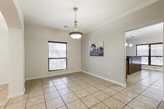 Building Photo - 6203 Oak Bay Dr