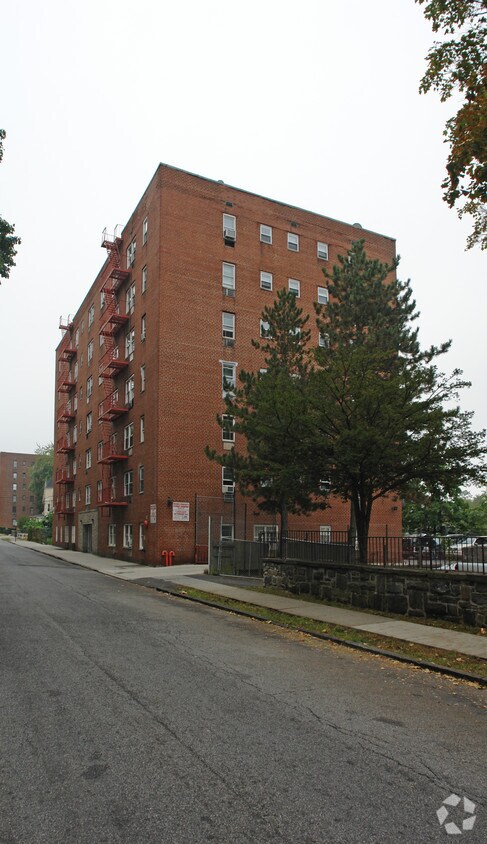 Foto del edificio - 111 Bruce Ave