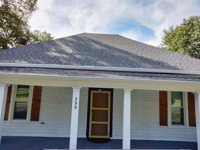 Building Photo - Totally Remodeled 2 Bedroom 1 Bath House-Furnished or Unfurnished ! Coming SOON!