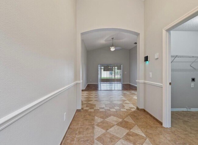 Foto del edificio - 5725 Hawklake Rd