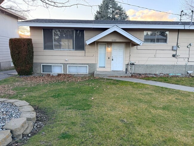 Foto del edificio - 1322 N Baker Ave