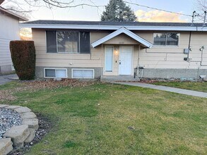 Building Photo - 1322 N Baker Ave