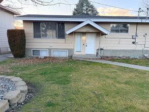 Building Photo - 1322 N Baker Ave