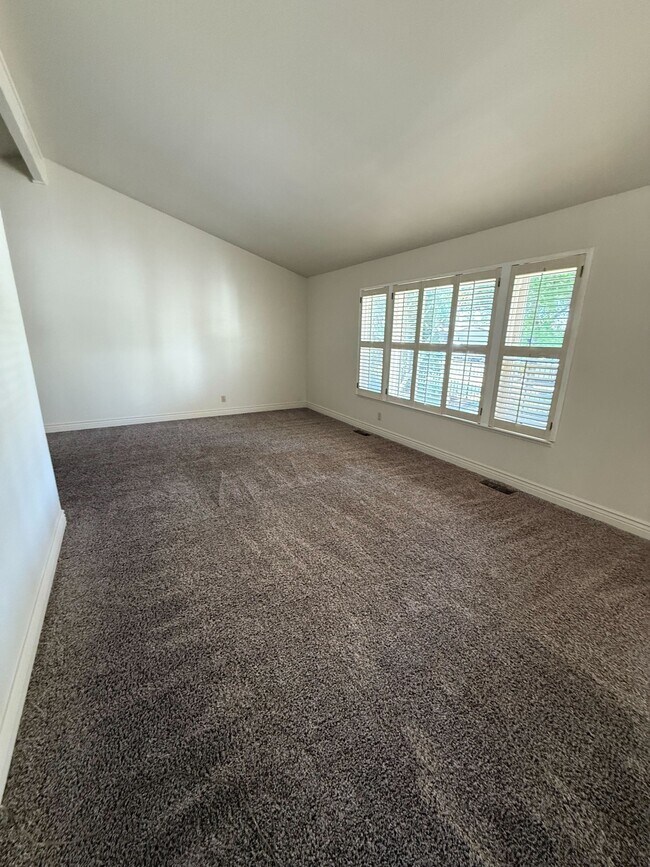 Building Photo - 1026 Springoak Way