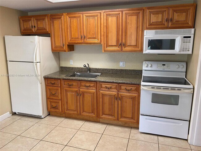 Building Photo - 7118 Southgate Boulevard Apt #7118, North ...