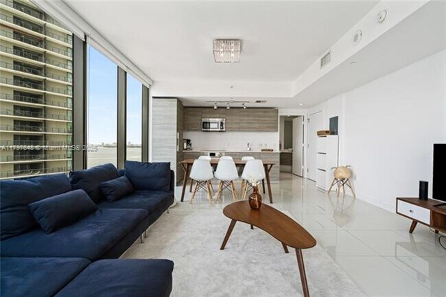 Foto del edificio - 650 NE 32nd St