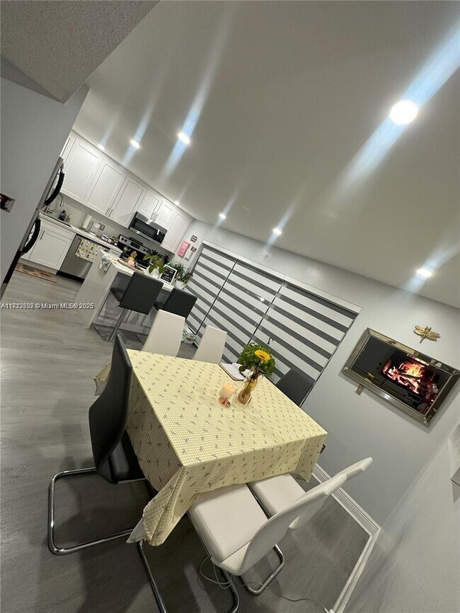 Foto del edificio - 17000 NW 67th Ave