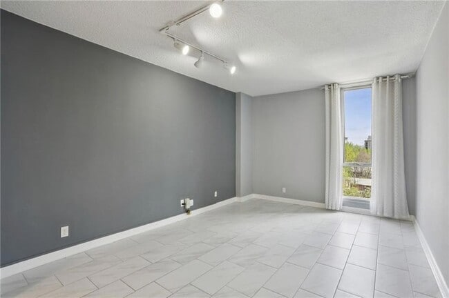 Foto del edificio - 3060 Pharr Ct N Northwest