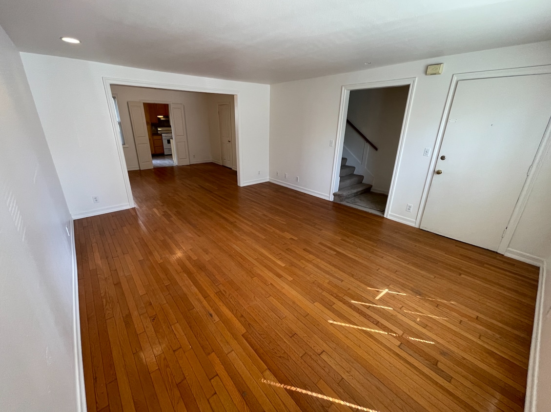 Primary Photo - 454 Olive Street