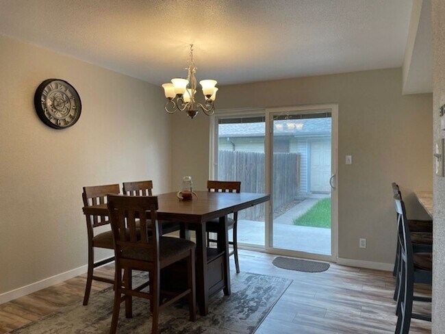 Building Photo - House For Lease