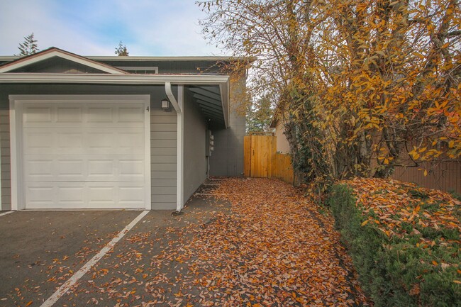 Building Photo - Ground Floor! 3BR Unit in Federal Way