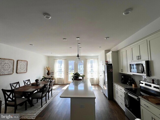 Foto del edificio - 623 Hemsworth Ln