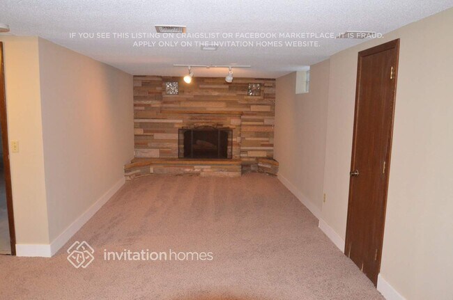 Foto del edificio - 1708 Lydia Ave W