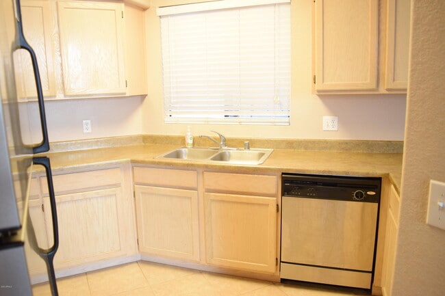 Building Photo - 3848 N 3rd Ave