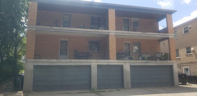 Building Photo - Apartment in Sr. building in Mt. Airy