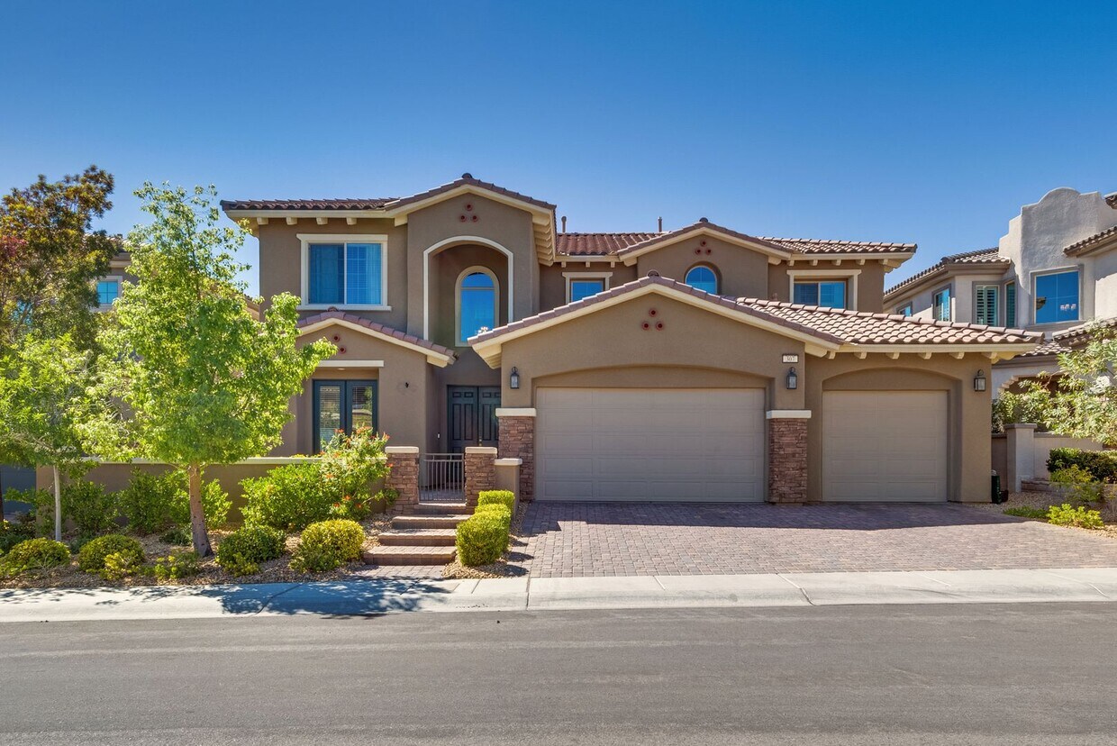 Foto principal - Stunning Summerlin Rental on Private Cul-d...