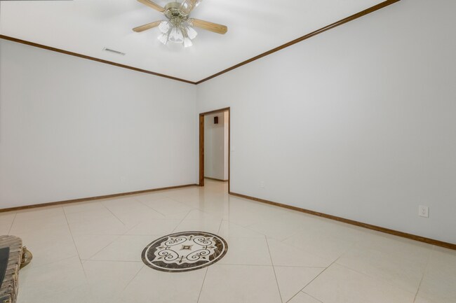 Foto del edificio - 7811 Legend Ave