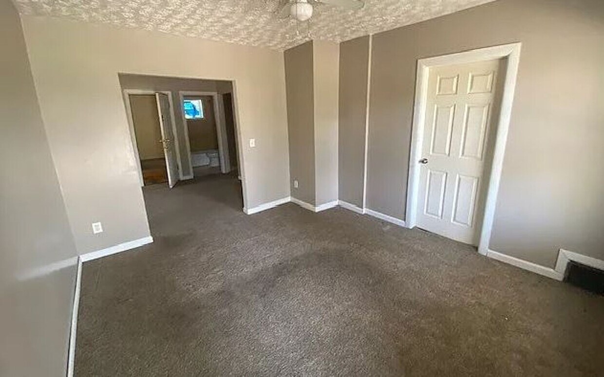 Foto principal - 921-923 RUDYARD RD.