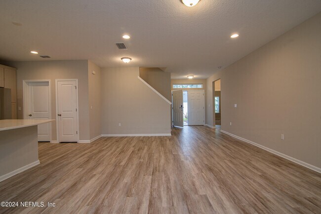 Building Photo - 653 Watervale Dr