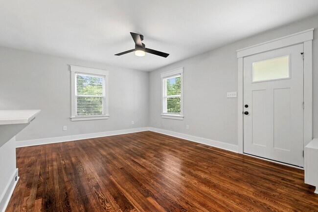 Foto del edificio - 2 Bedroom Ranch Style Home close to Downto...