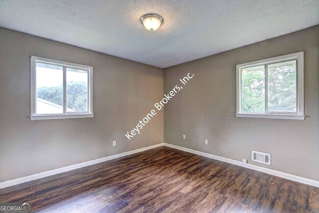 Building Photo - 10119 Port Royal Ct