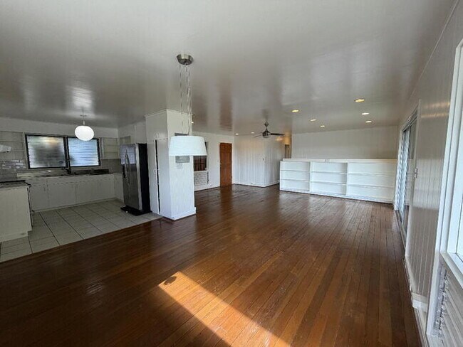 Foto del edificio - To register for the showing time below, note the 4 digit code: 6007 and click "APPLY NOW."(mobile...
