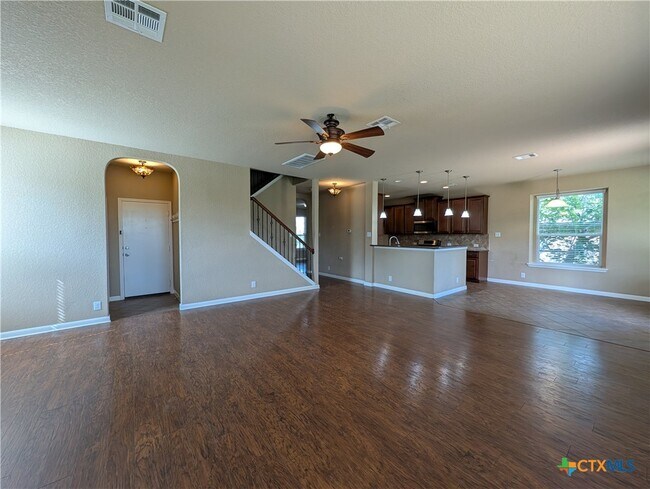 Building Photo - 212 Oak Creek Way