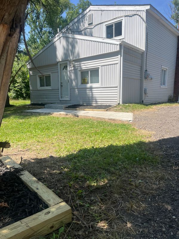 Foto principal - 3344 Concord St