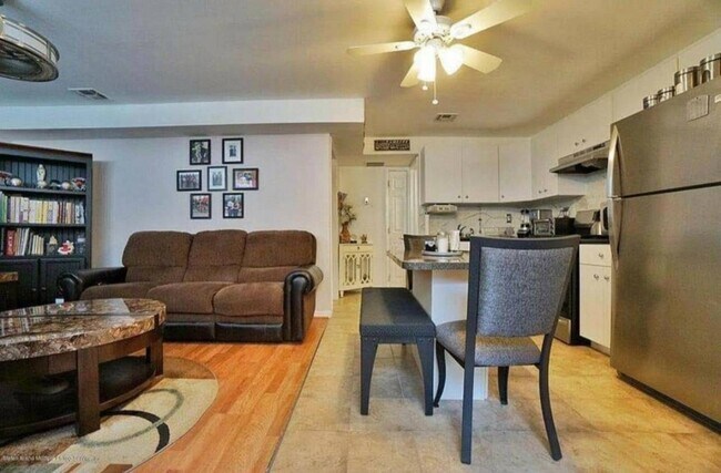 Foto del edificio - 399 Sleight Ave